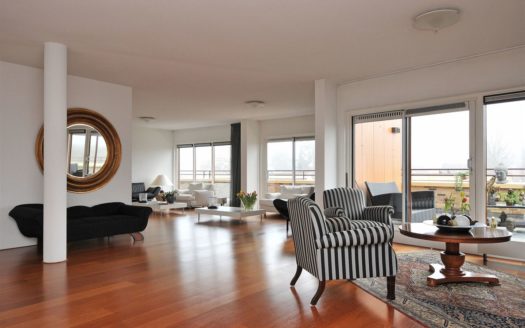 Beachside Apartment For Sale Marbella