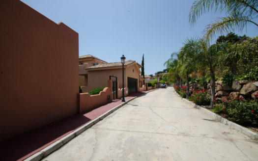 Sea View Villa with Private Pool For Sale Marbella