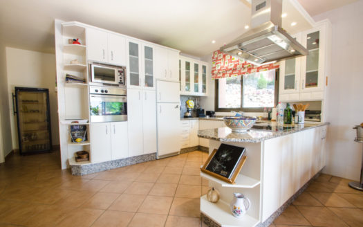 Sea View Villa with Private Pool For Sale Marbella