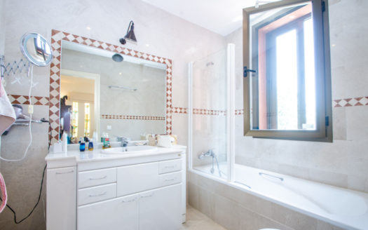 Sea View Villa with Private Pool For Sale Marbella