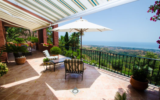 Sea View Villa with Private Pool For Sale Marbella