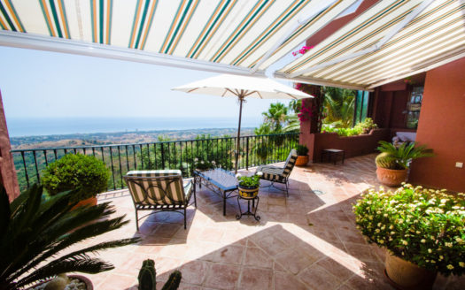 Sea View Villa with Private Pool For Sale Marbella
