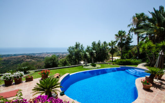 Sea View Villa with Private Pool For Sale Marbella