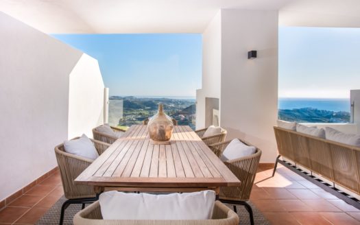 2 Bedroom Apartment with Sea Views Marbella
