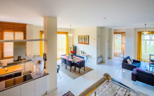 Garden Level Apartment in La Mairena Marbella