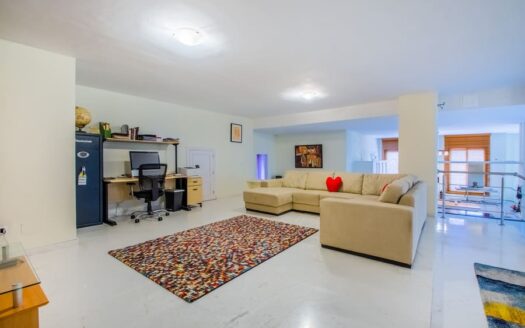 Garden Level Apartment in La Mairena Marbella