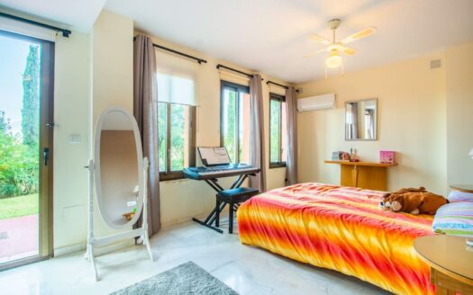 Garden Level Apartment in La Mairena Marbella