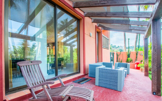 Garden Level Apartment in La Mairena Marbella