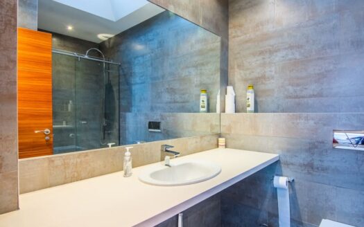 Modern 6 Bedroom Villa With Beautiful Sea And Mountain Views