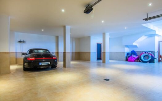 Modern 6 Bedroom Villa With Beautiful Sea And Mountain Views